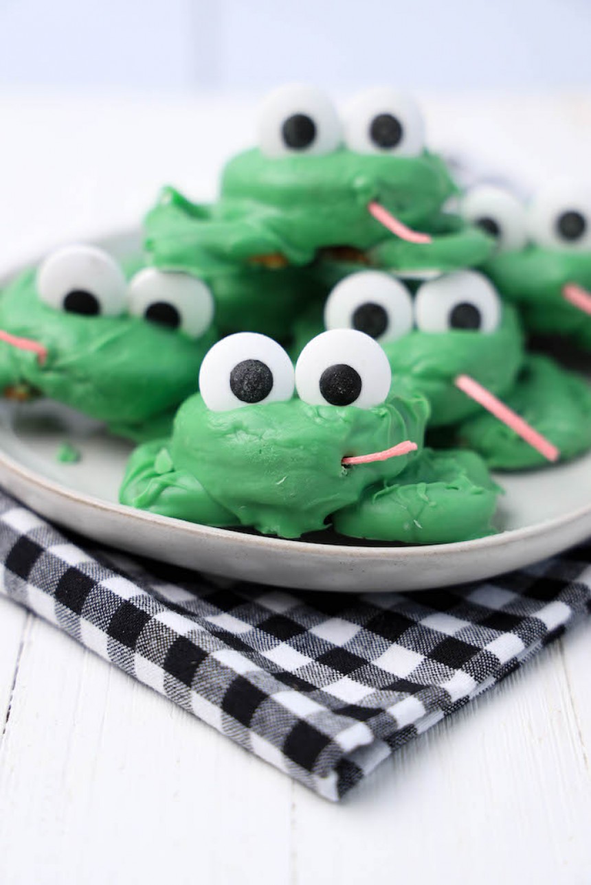 Whimsical Frog Cookies