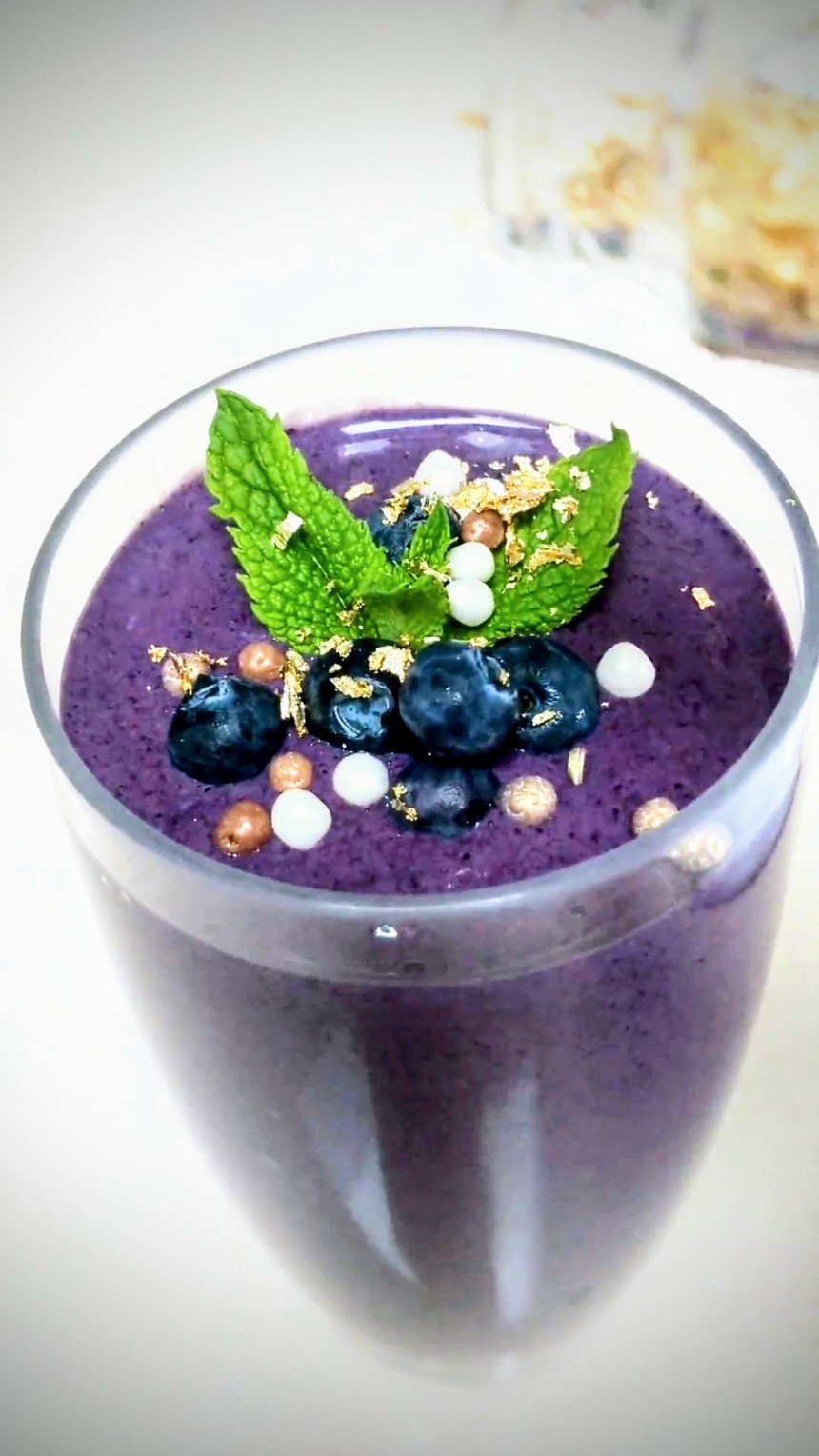 Low-Calorie Blueberry & Banana Smoothie