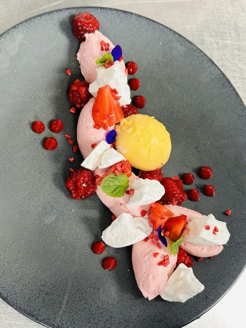 Indulge in the Sweetness of Summer with a Strawberry Pavlova Delight