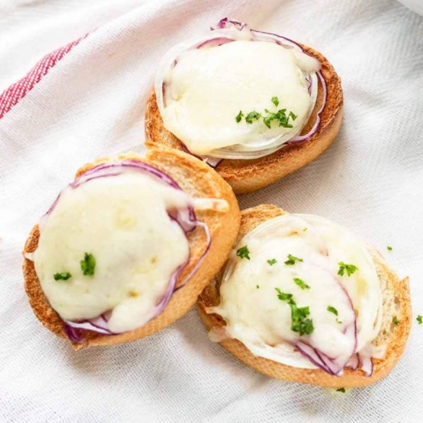 Cheese Onion Crostini