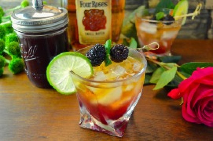 Kentucky Blackberry Bourbon Cocktail (Sm...