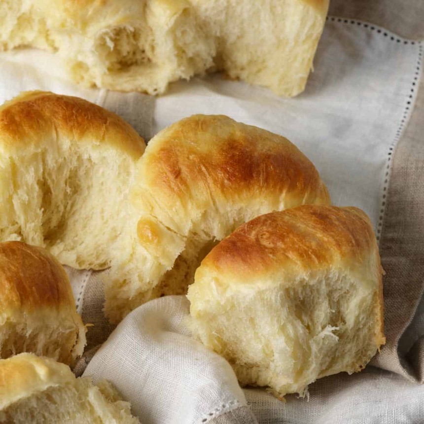 Soft and Fluffy Yeast Rolls