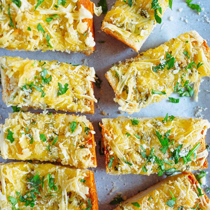 Easy and Cheesy Vegan Garlic Bread