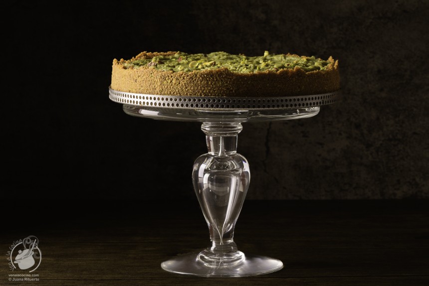Cheesecake with pistachios