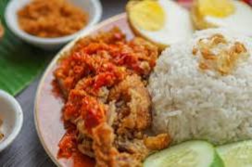 One Pot Chicken and Rice (Easy Weeknight...