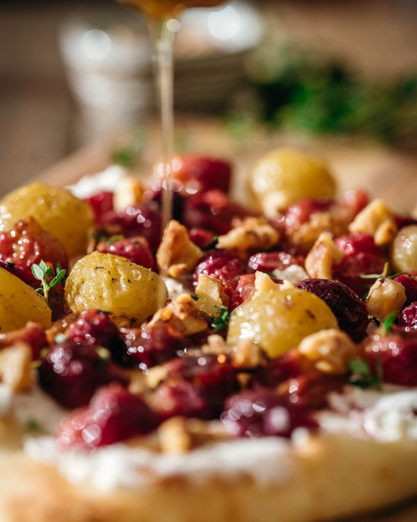 Easy Roasted Grapes and Goat Cheese Flat...