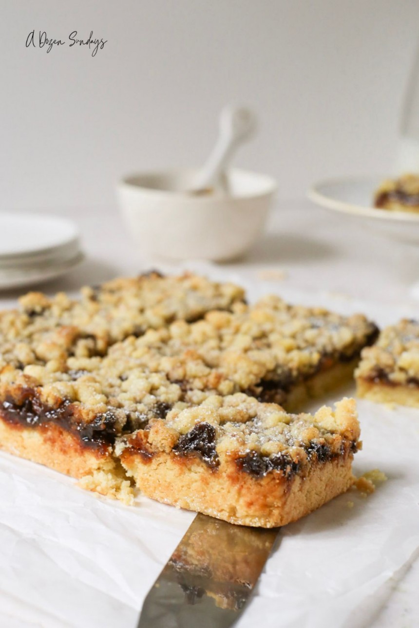 Mince Pie Crumble Slices