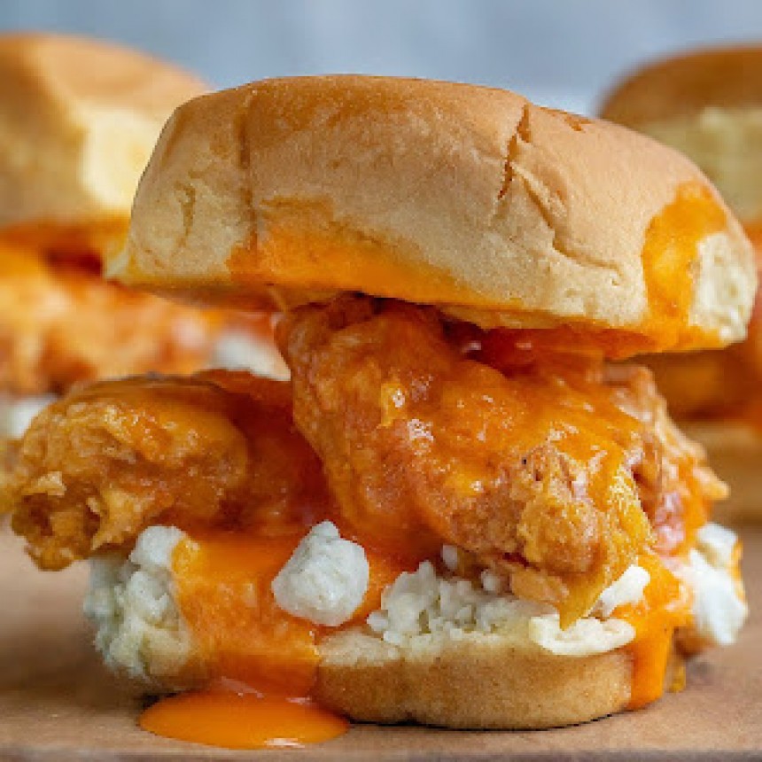 Slow Cooker Buffalo Chicken Sliders