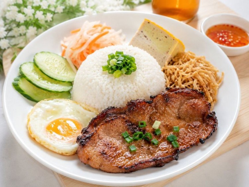 Cơm Tấm Vietnamese Broken Rice with Gril...
