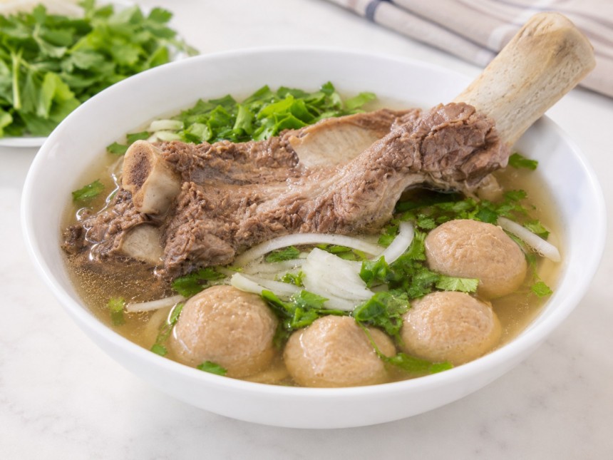 Vietnamese Beef Rib Pho (Phở Sườn Bò)
