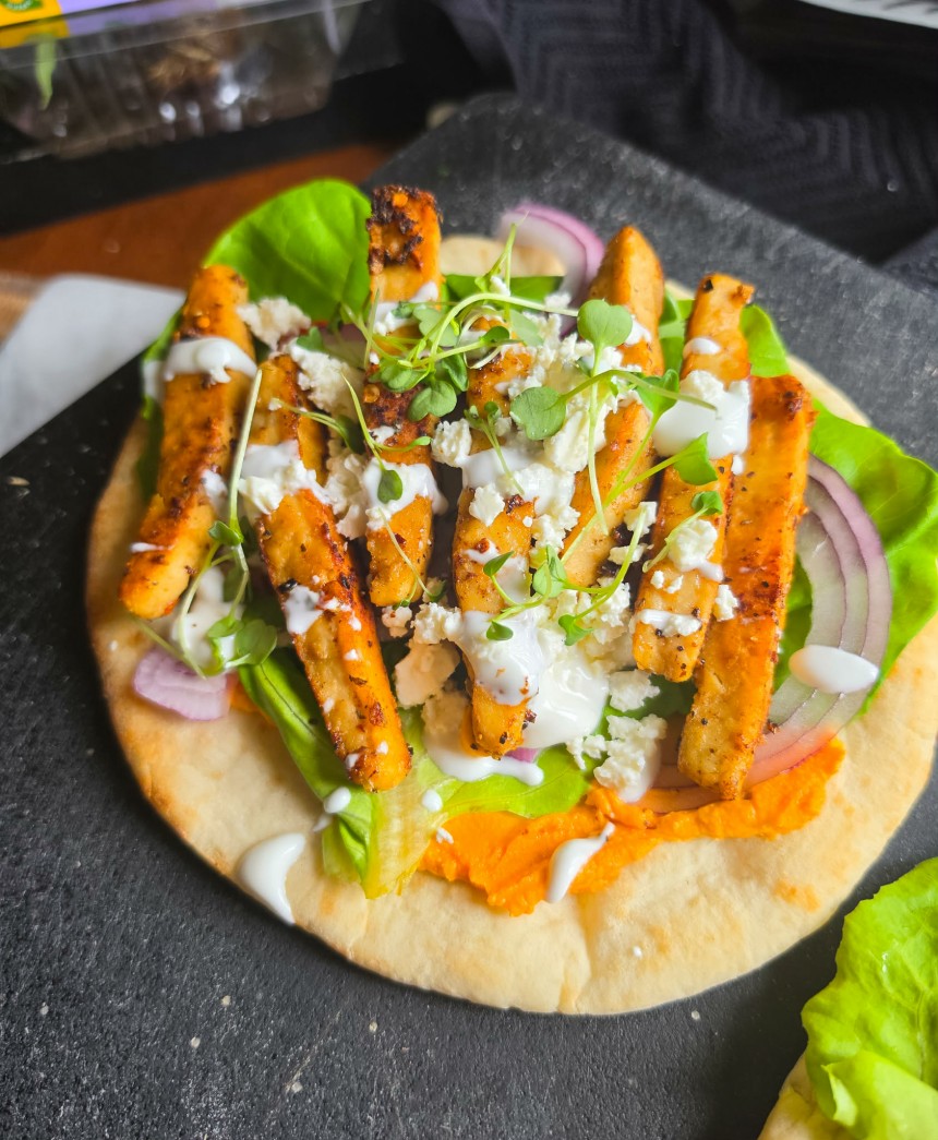 Mediterranean Chik'n Pitas